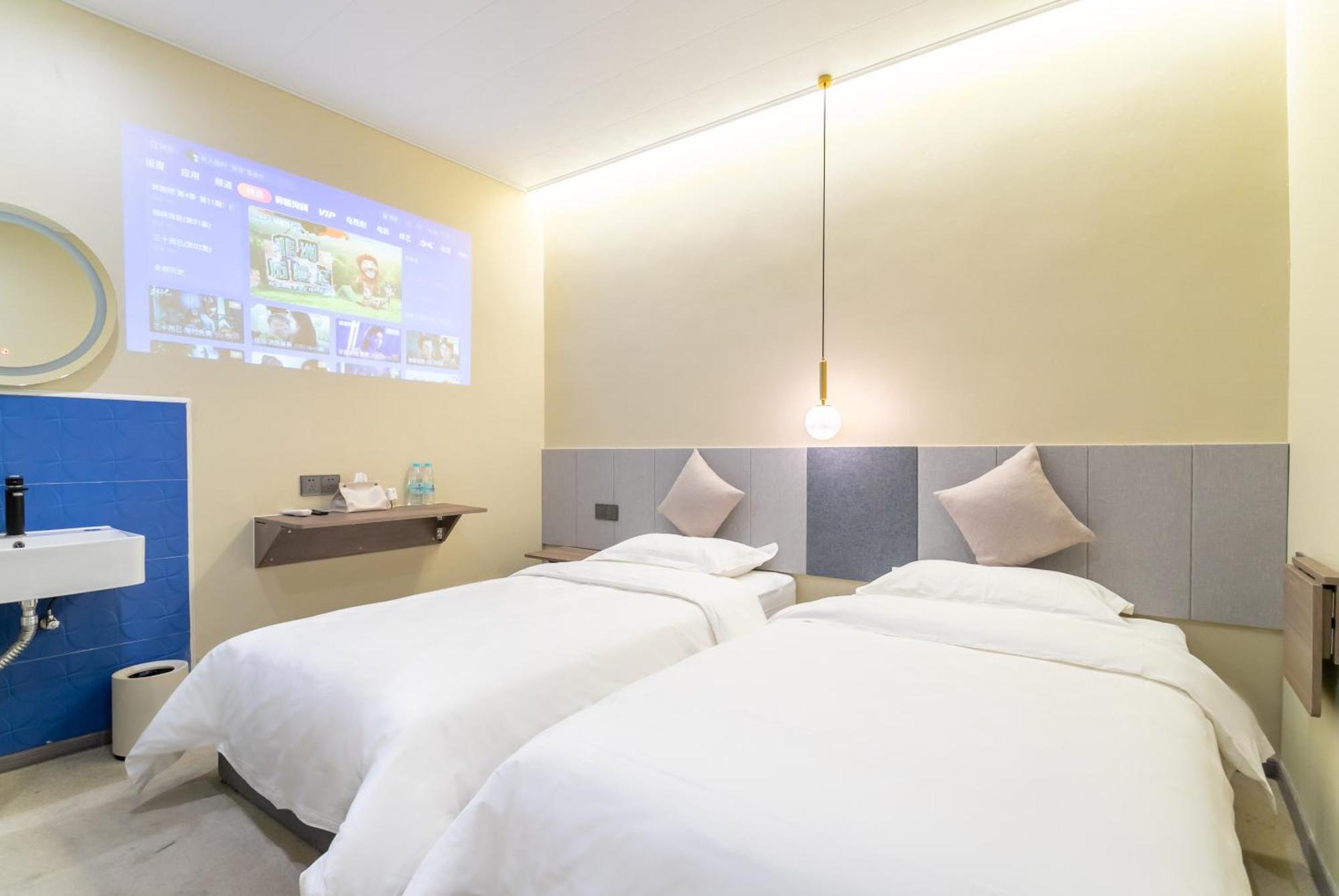 Puzzle Hotel Guangzhou Fenghuang New Village Subway Station 외부 사진